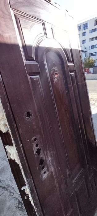 Usa metalica cu toc. Folosită.