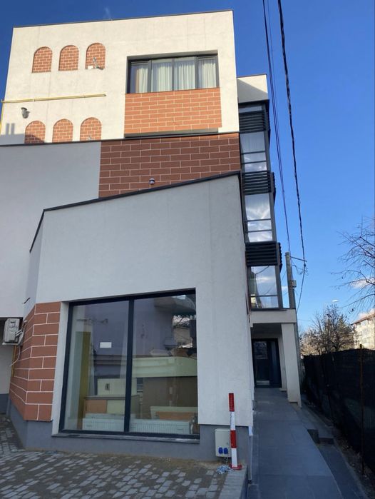 Inchiriere spatii comerciale ultracentrale - Parter si Etaj 1  Campina