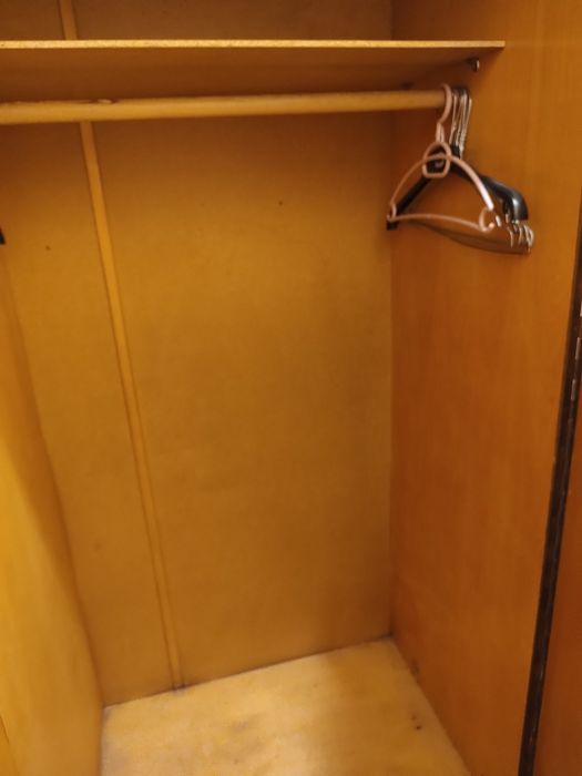 Старинен орехов гардероб