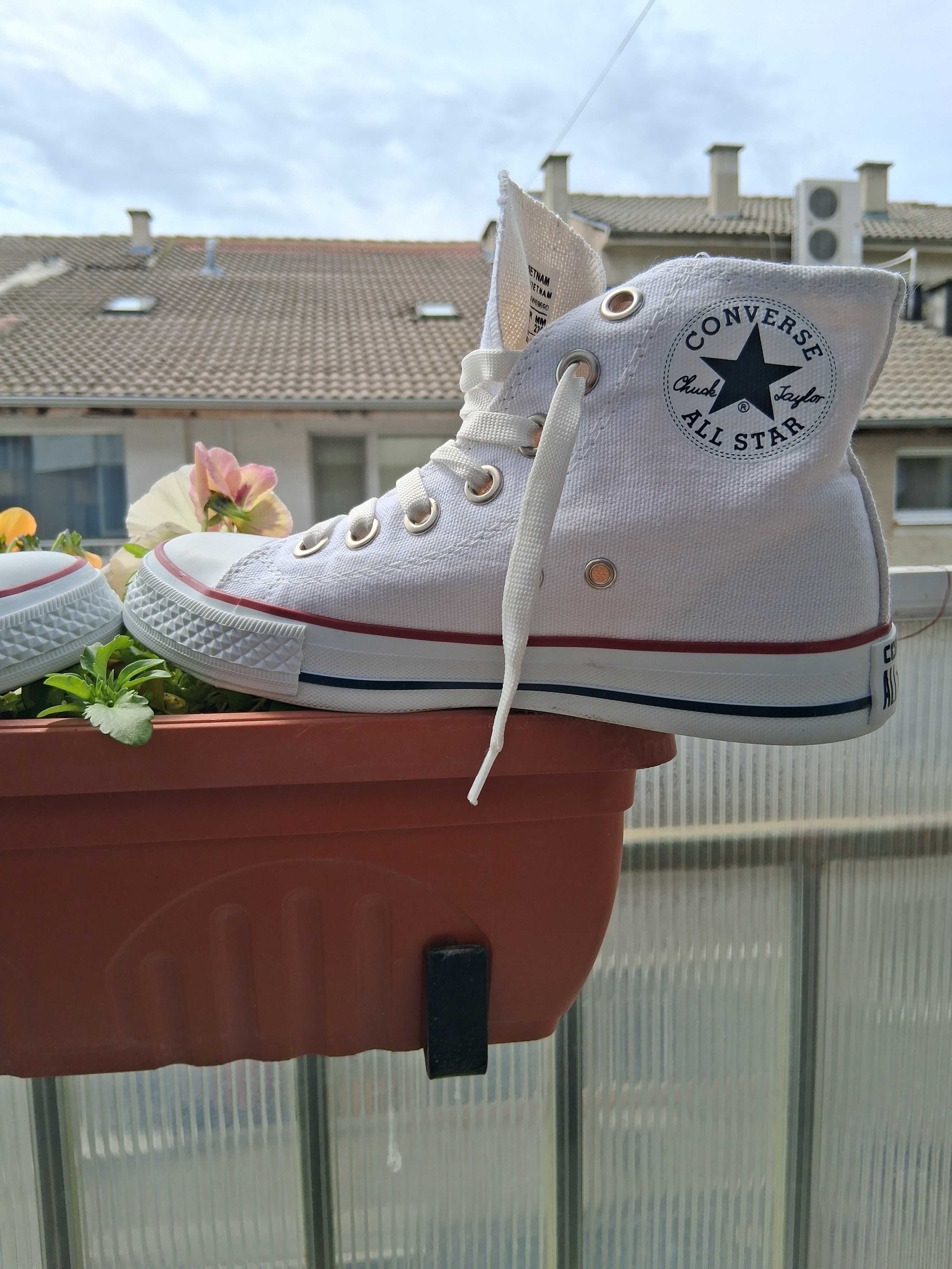 Продавам дамски кецове Converse ALL STAR