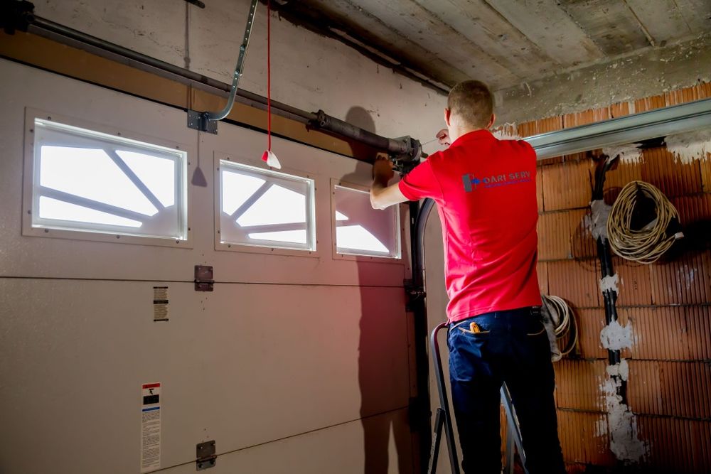 Deblocări usi. Reparații usi. Montaje usi.