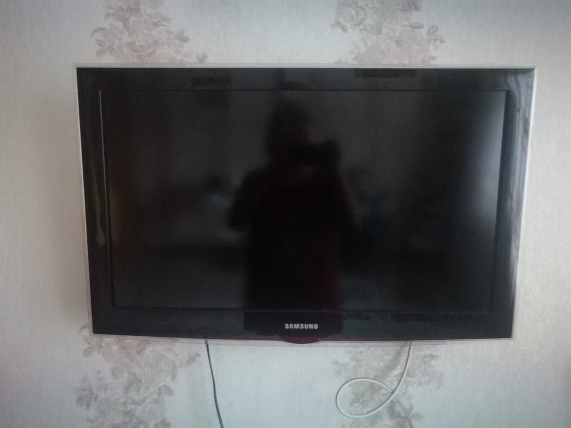 Продам Телевизор Samsung LE32D450G1W