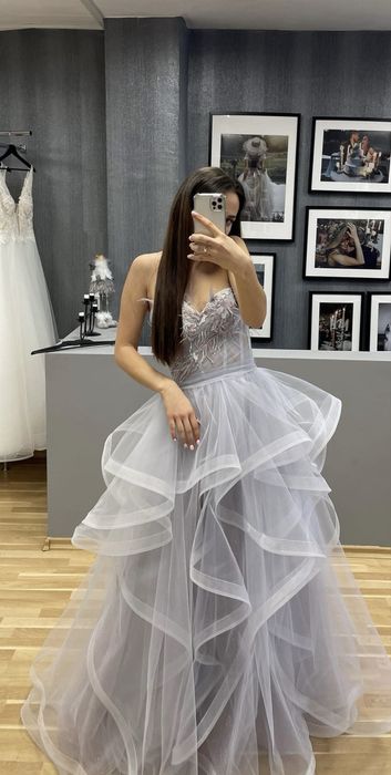 Сива бална рокля