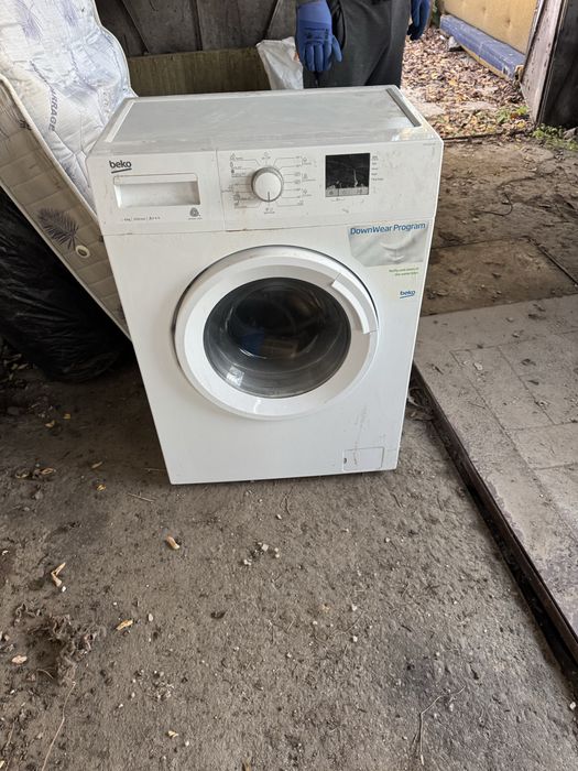 Храдилник с фризер  и пералня ВЕКО