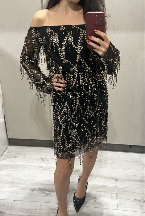 Черна рокля със златни пайети