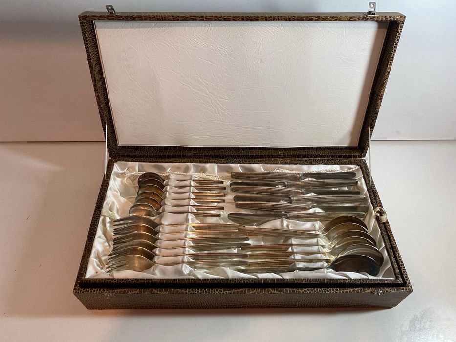 Set Tacâmuri Vintage din Alpaca Argintată 50 Piese; Linguri Furculițe