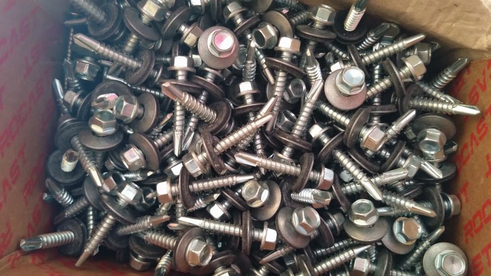 Șuruburi autoforante cu șaibă epdm