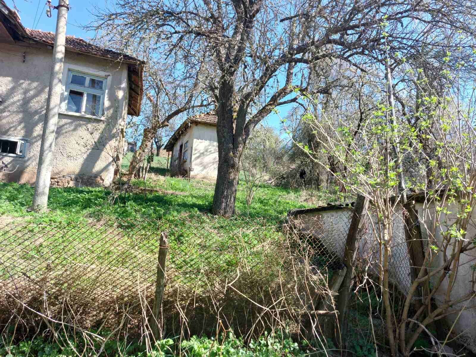 Продава се стара къща