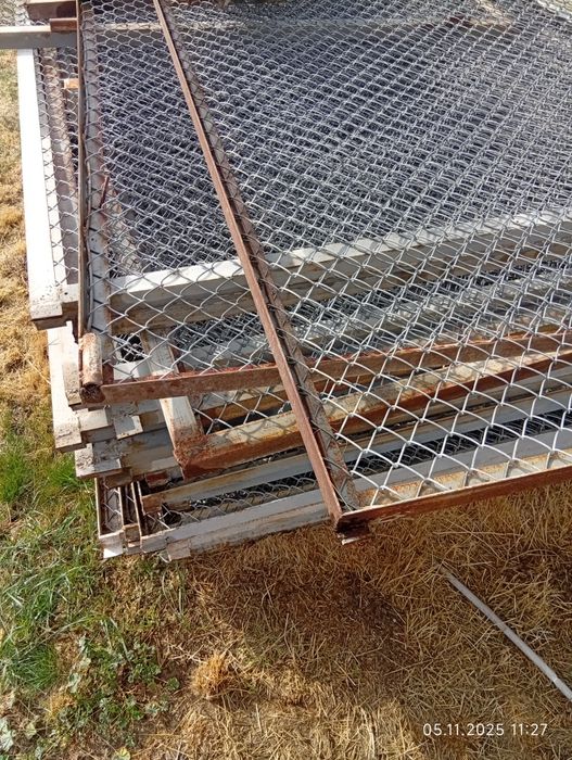 Сетки для фазенды вместе со стойками и Б/Ушные брусчатки