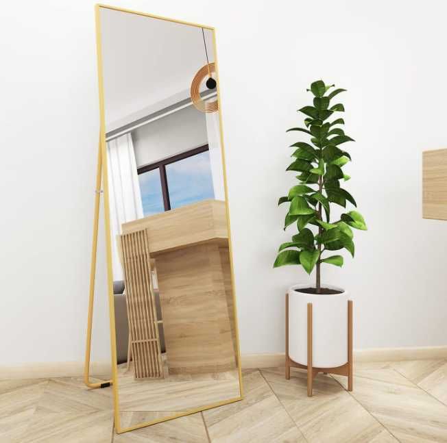 Oglindă AUFHELLEN, 140x50 cm, ramă aurie, stand independent, ciobită