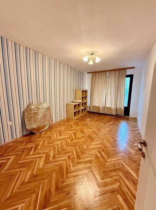 Дава се под наем Тристаен апартамент в София, Стрелбище - 150 кв.м за 1399 € - Снимка #7