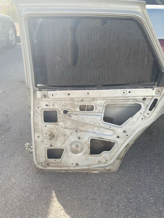 Дверь задняя правая на Ваз 2110 продам