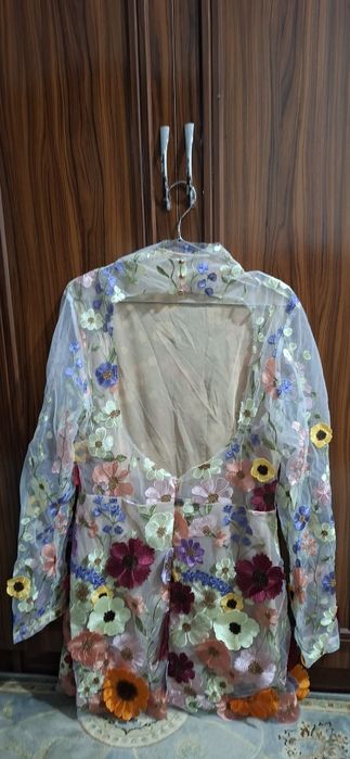 Платье с цветочным принтом на подкладке