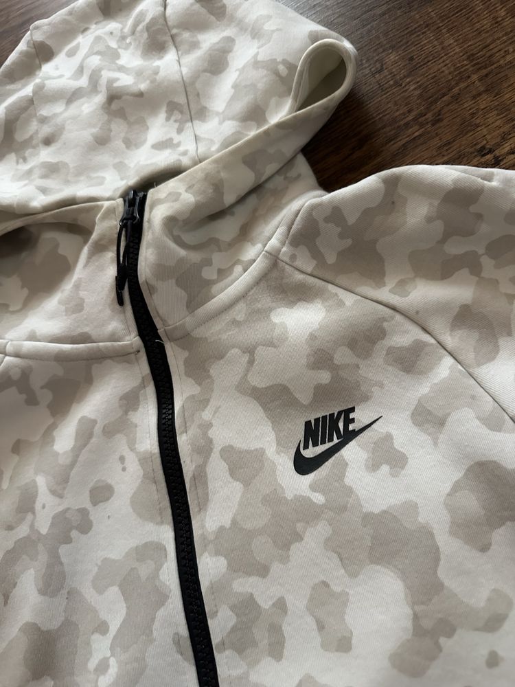 Nike tech fleece white camo top Оригинално! CJ5975-121