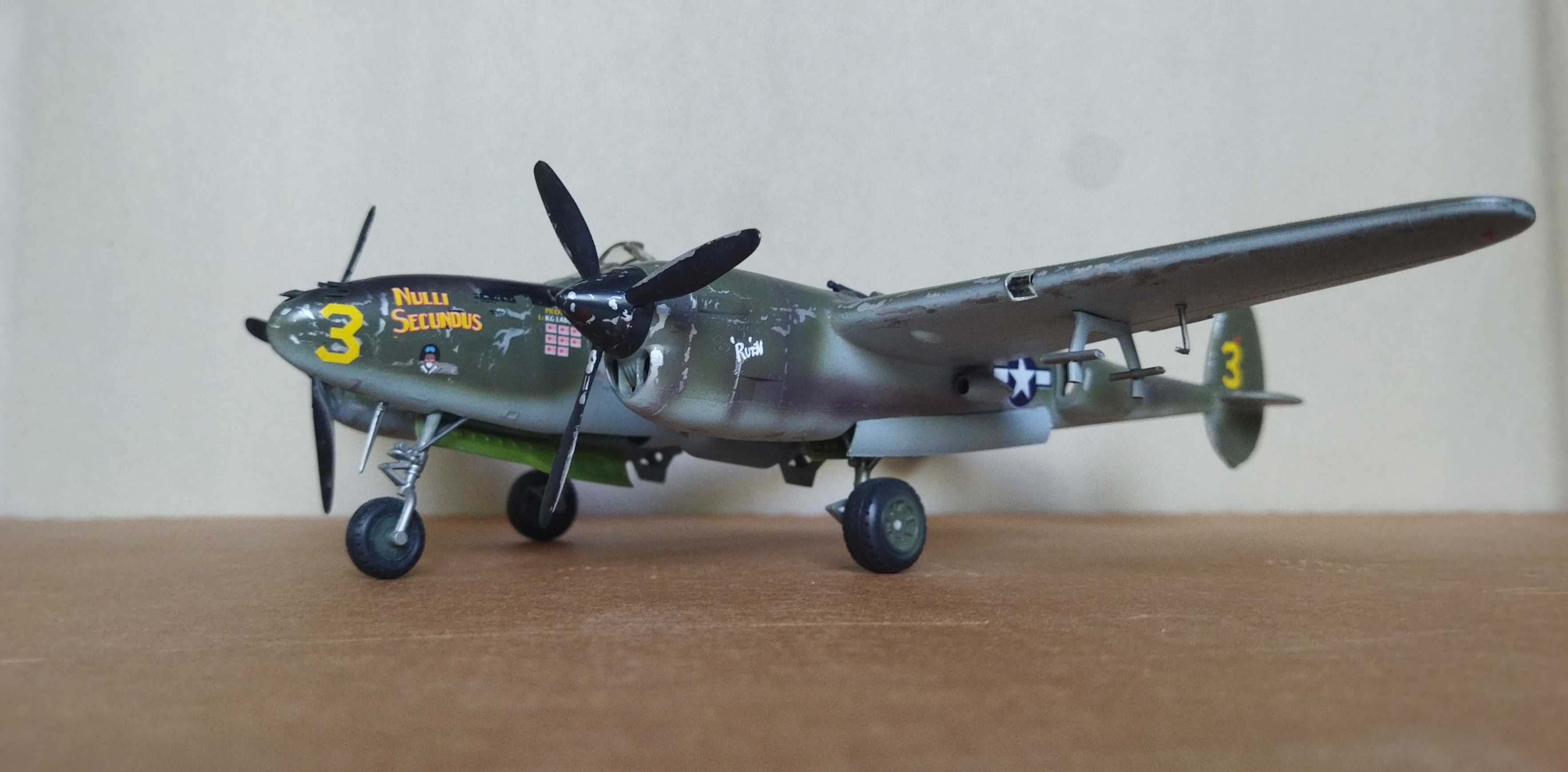 стендовая модель самолета P-38 Lightning 1/48 Hasegawa учебная