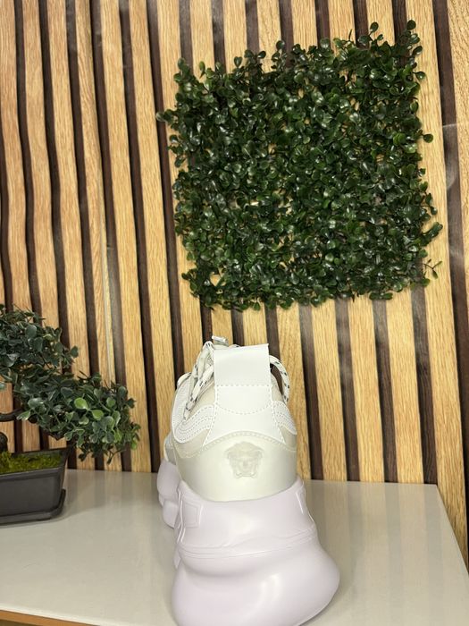 Versace Chain Reaction White 42