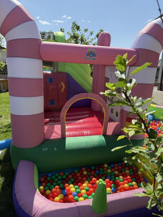 Castel gonflabil cu tobogan Candy Land