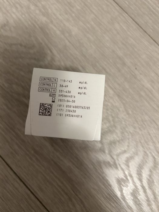 Cutie sigilata de Senzori glicemie Guardian 4 + teste Contour plus