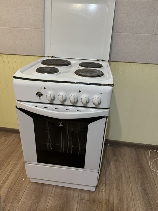 Электроплита «INDESIT” в рабочем состоянии.Торг!!!