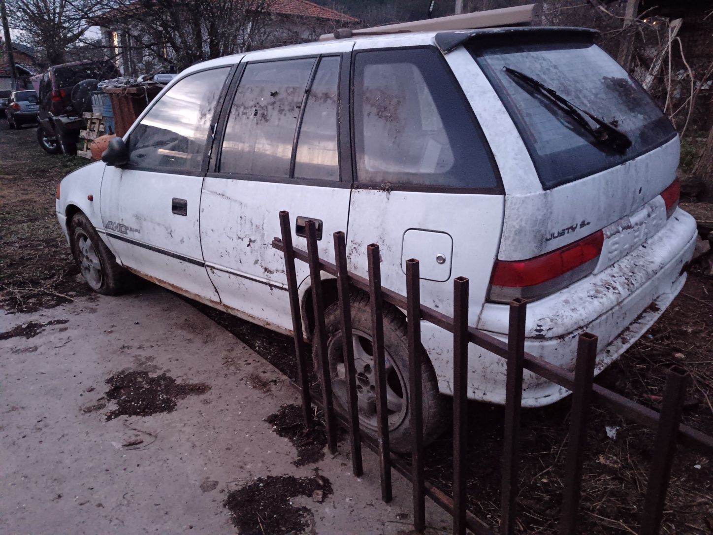 Продавам Subaru justu