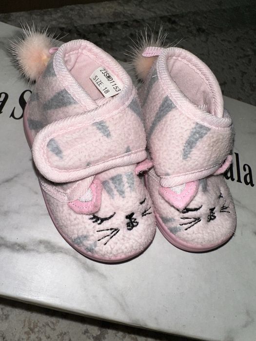 Продам детскую обувь на девочку