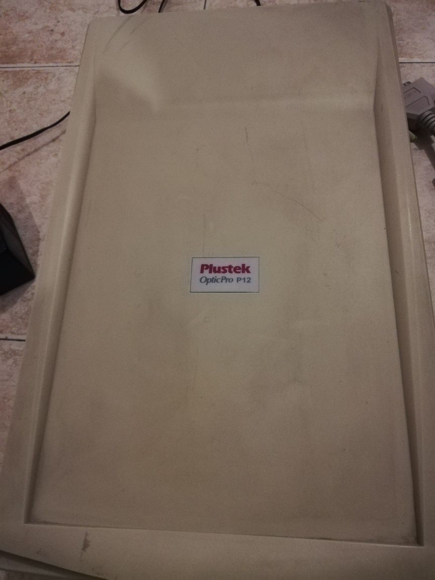 Скенер plustek P12