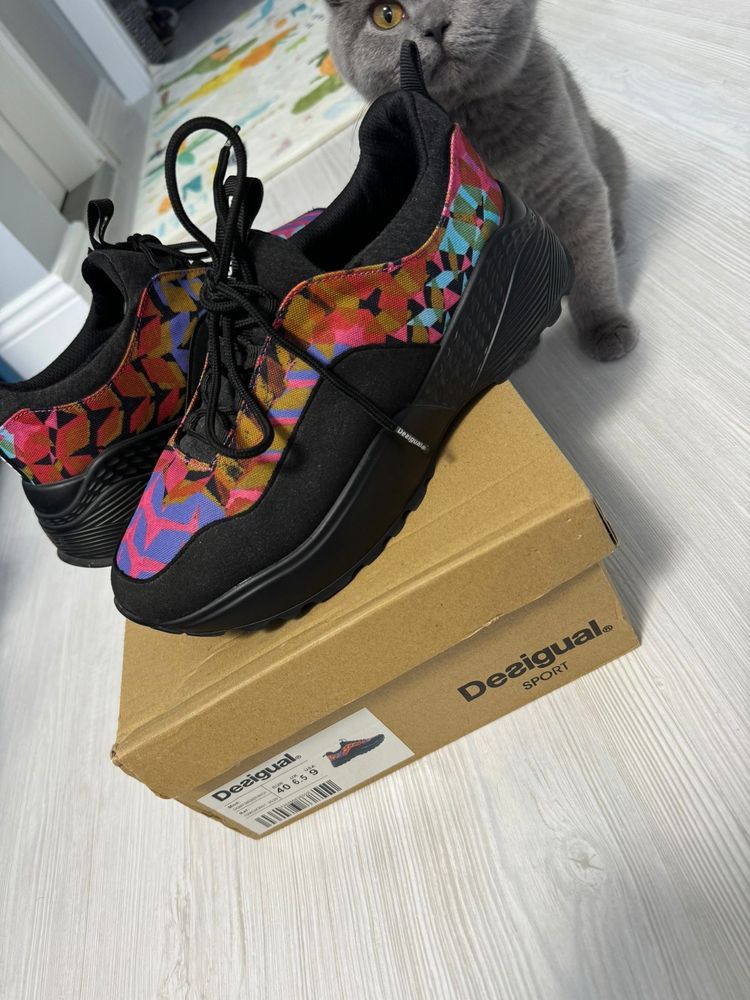 Vand pantofi sport desigual