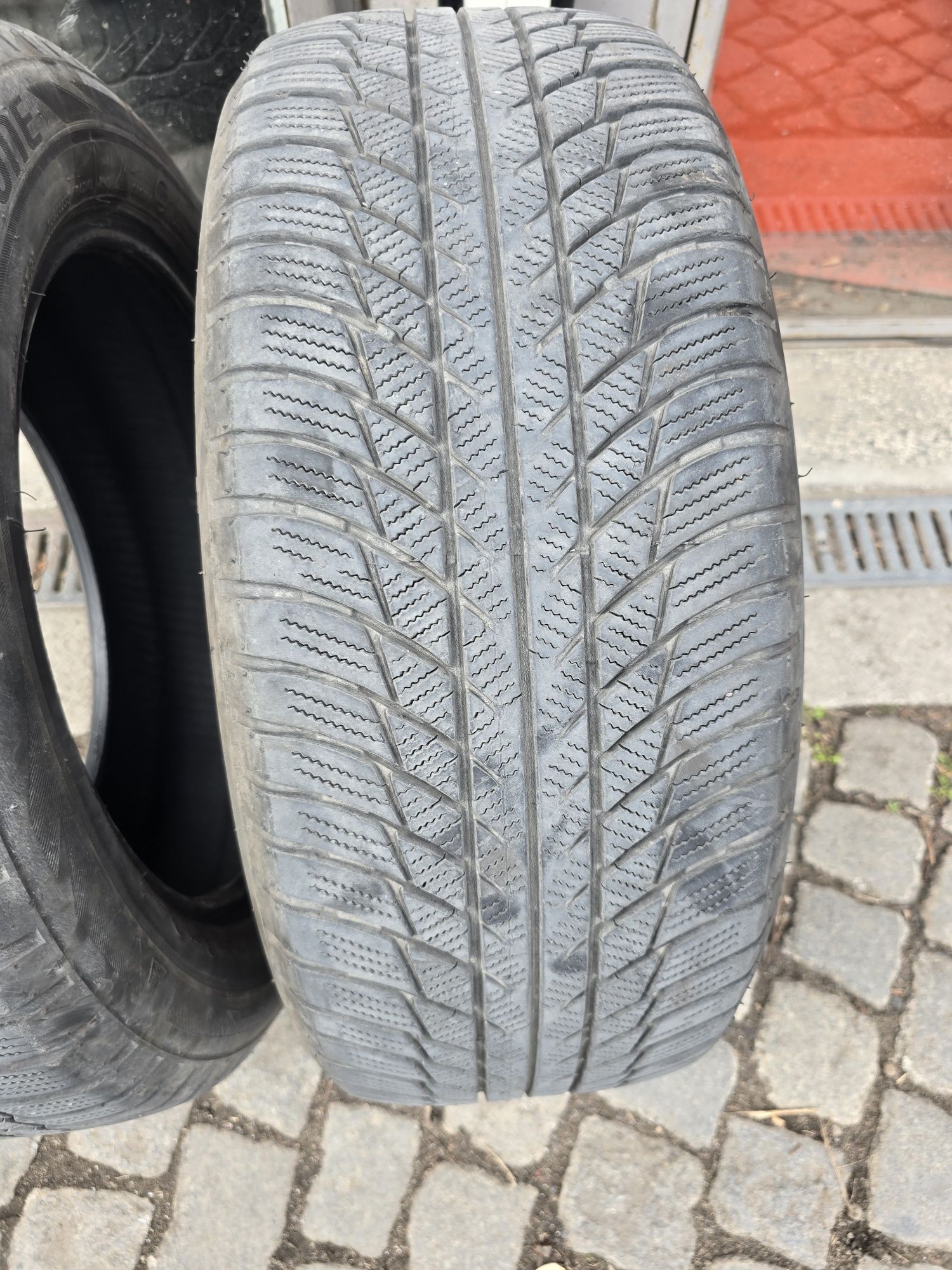 Bridgestone blizzak runflat 225 55 17 зимни за 2 бр.