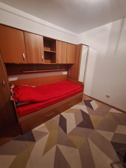 Camera de inchiriat- cautam colega