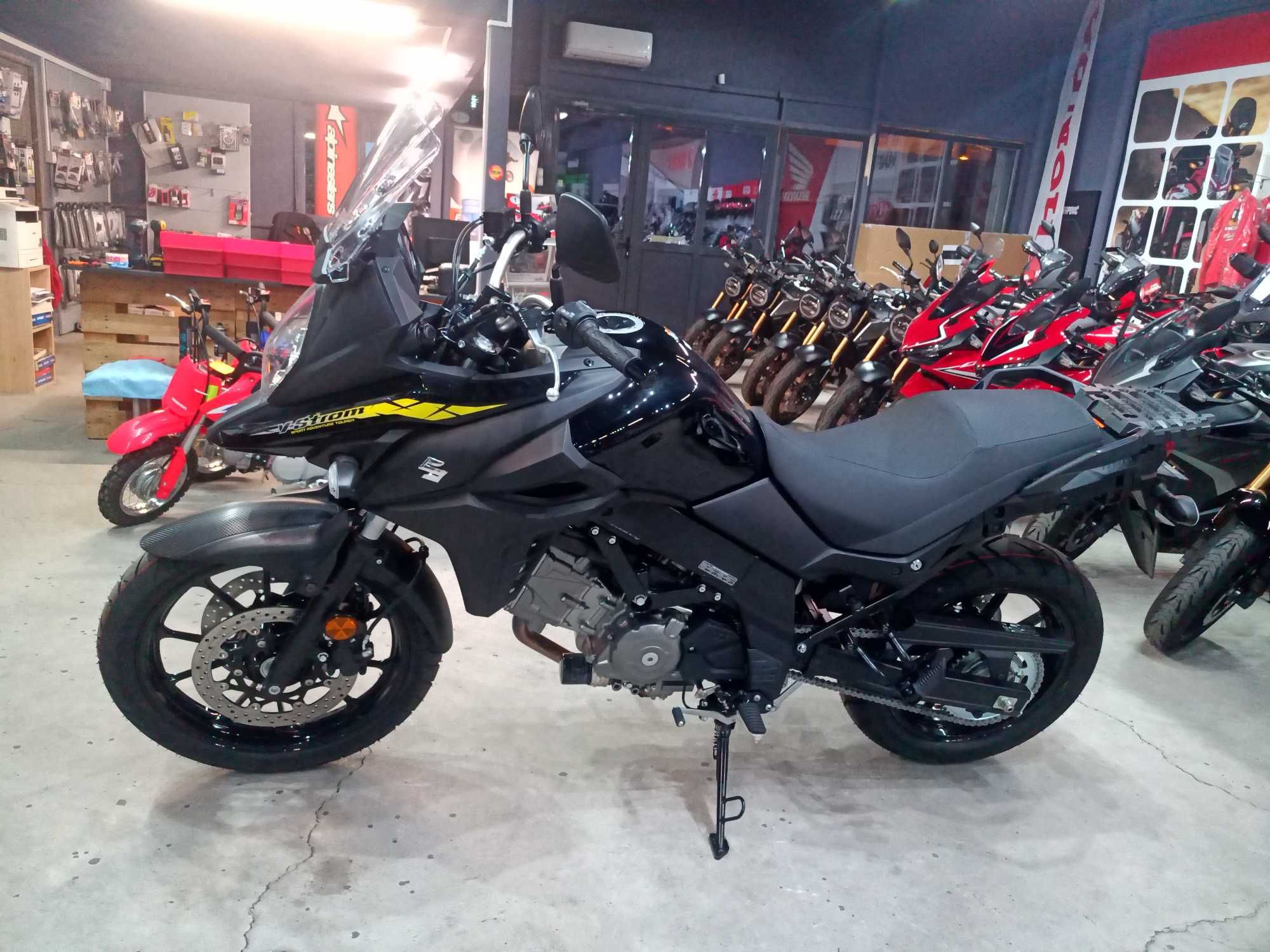 Suzuki DL650A V-Strom M4