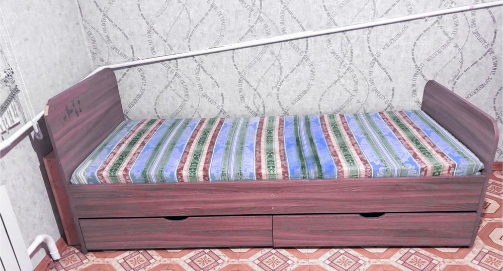 Кровать хорошем состаянием,