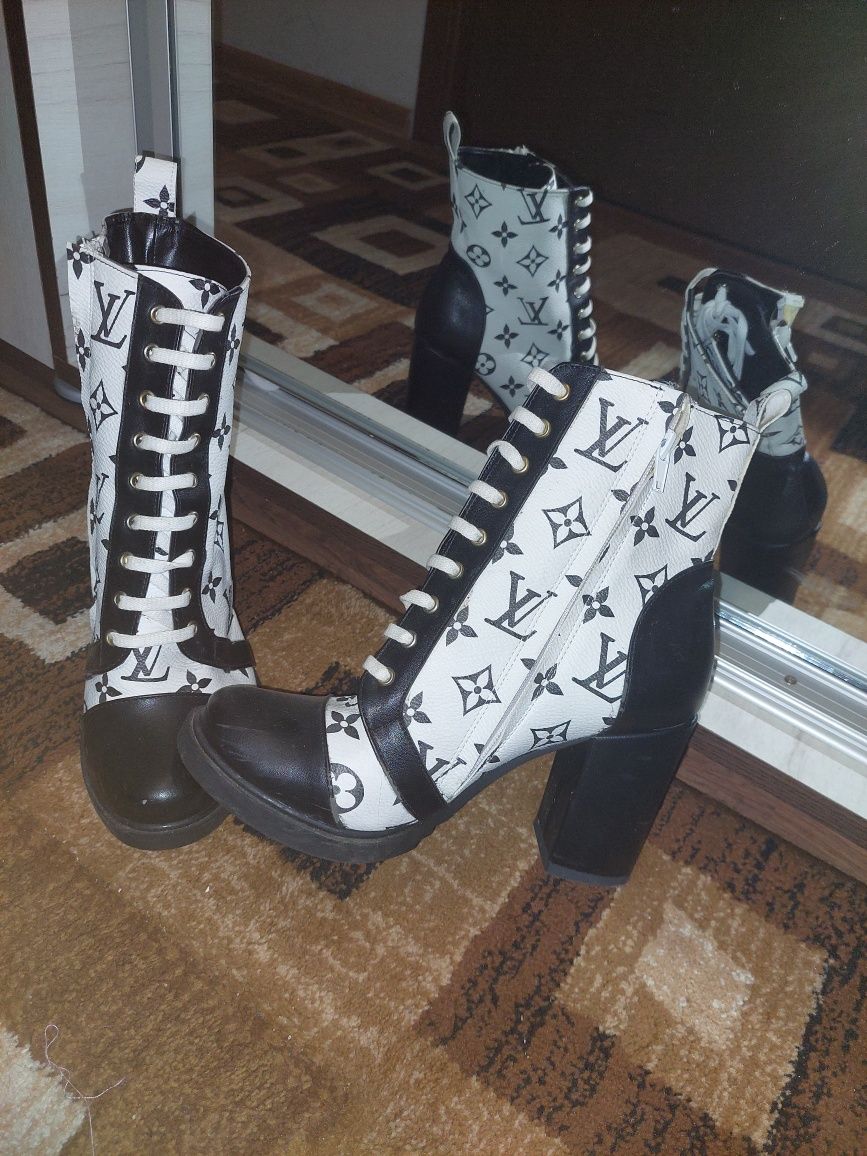 Ghete Lv marime 37