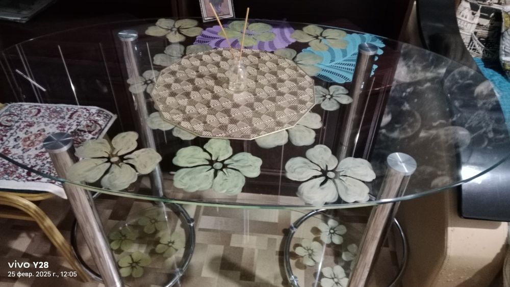 Продам Стеклянный стол
