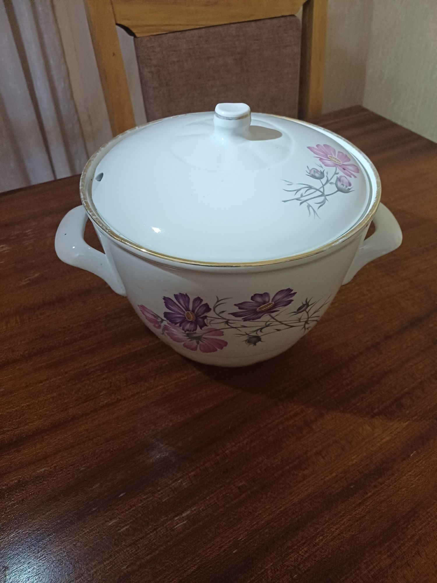 Супница фарфоровая