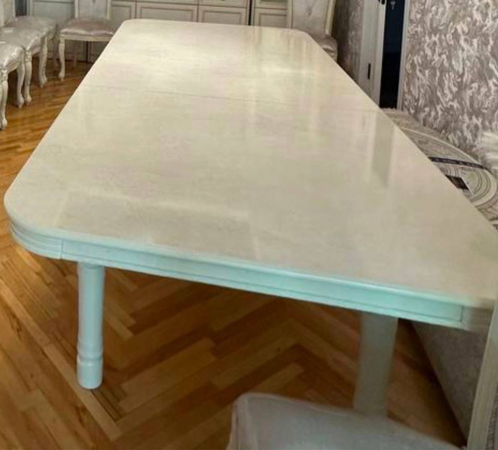 Продается стол и 12 стульев