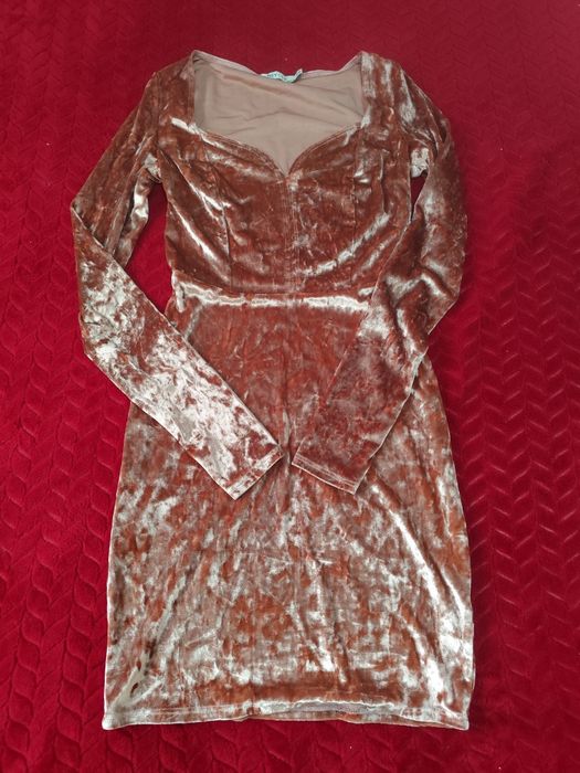 Vând rochiță catifea fină mărimea xs