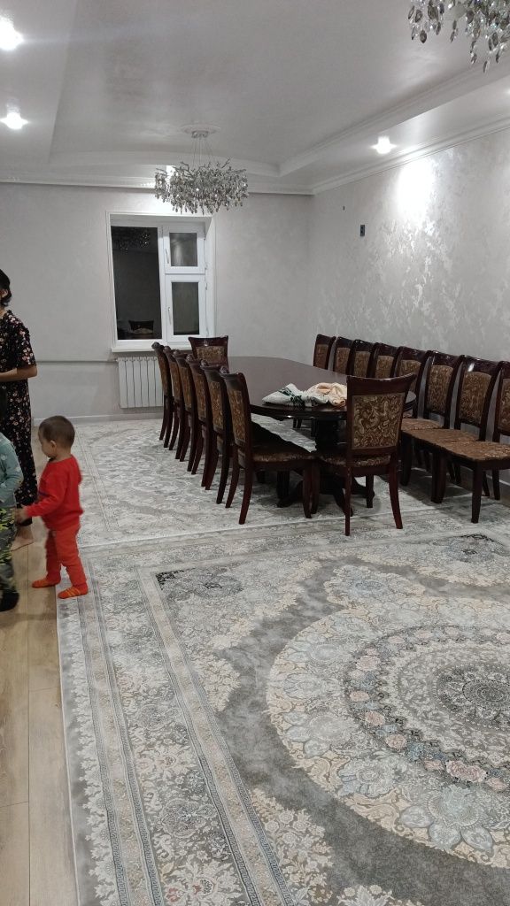 Стол со стульями