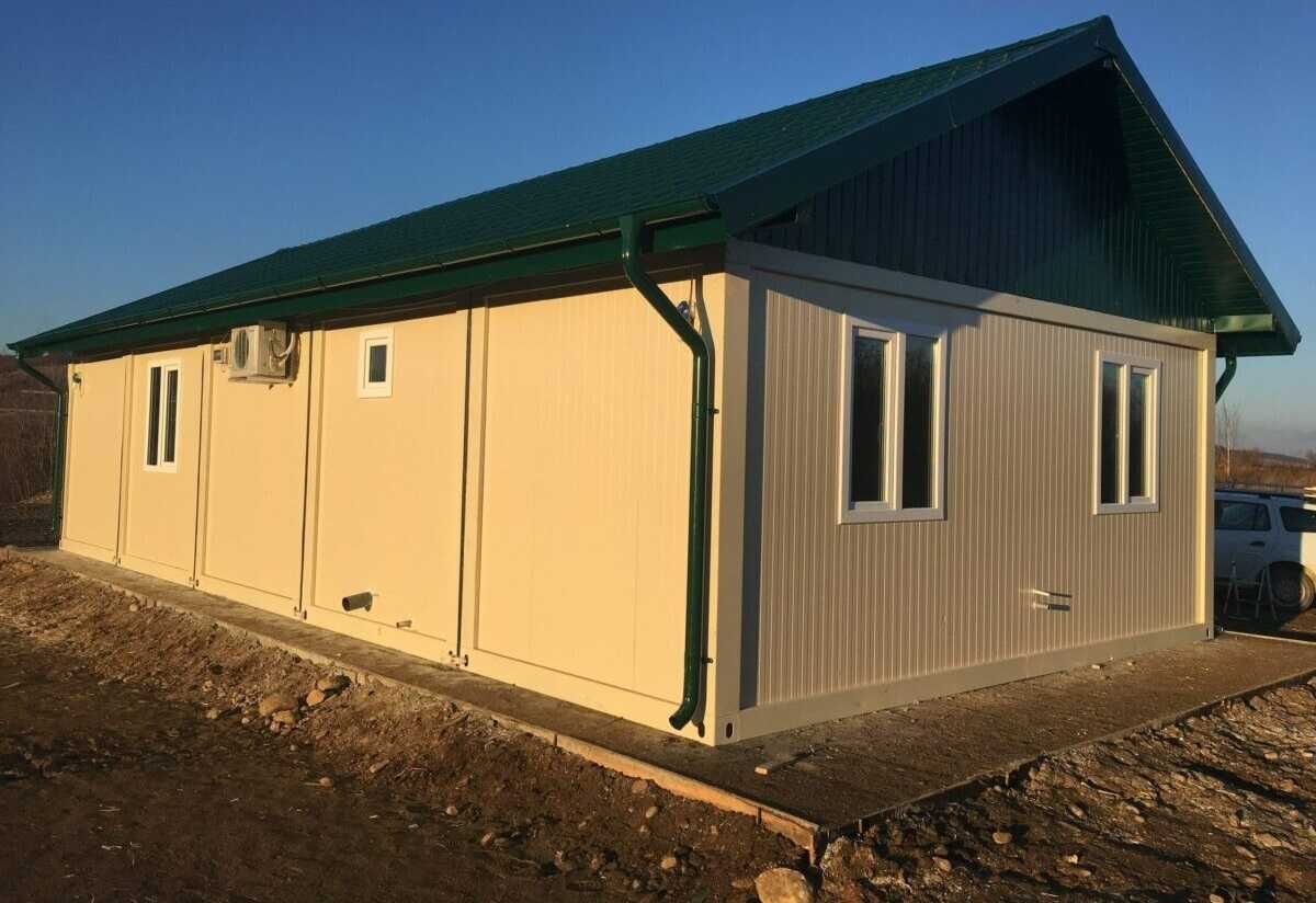Casa modulara si garaje auto din structura metalica si panou sandwich