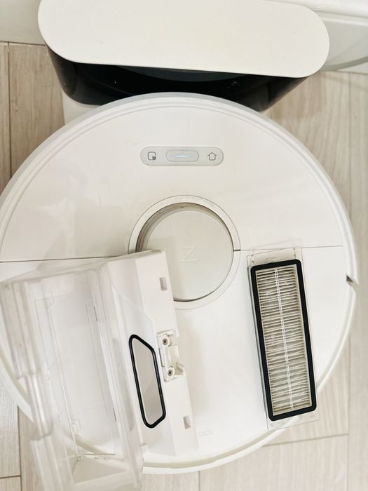 Робот пылесос в рабочем состоянии