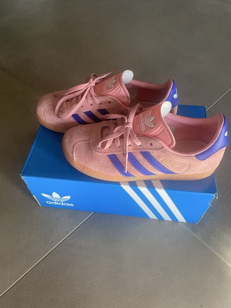 Спортни обувки adidas