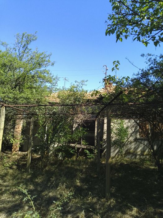 Имот подходящ за фотоволтаици - Къща с 1 500 кв. м. двор