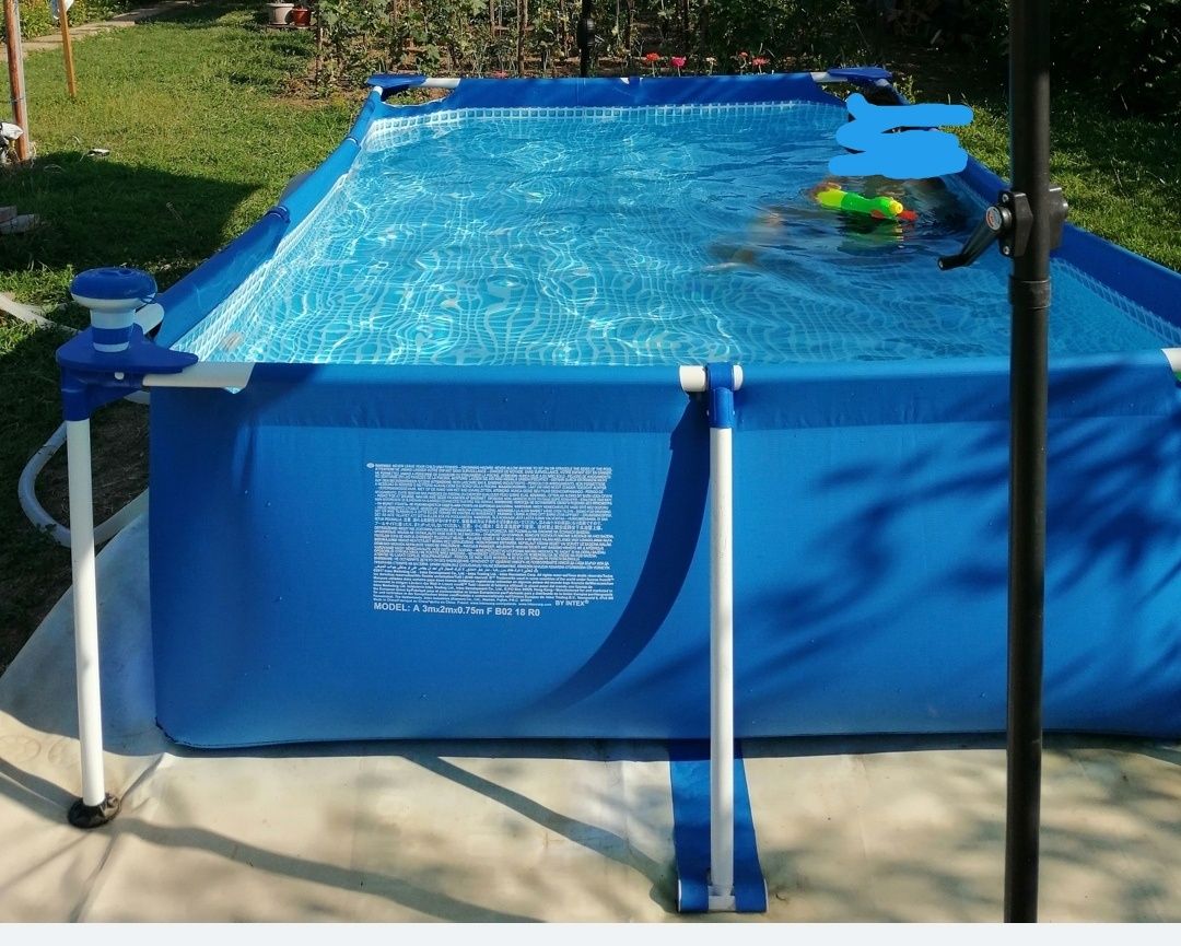 Vând piscina Intex+pompa de recirculare a apei