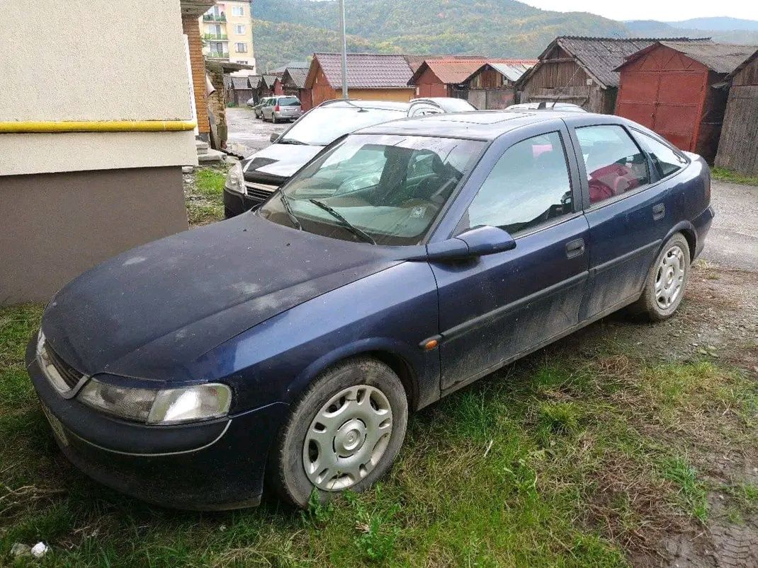 Autoturisme Opel Vectra b 1,6 benzina