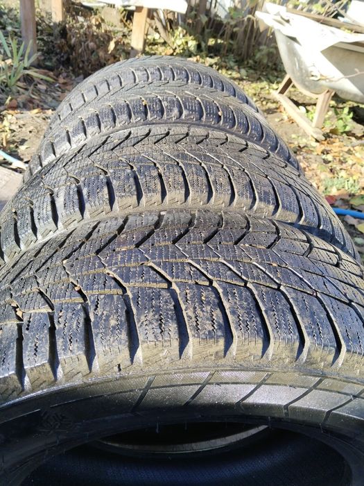 Продам зимние шины 215/65/R16