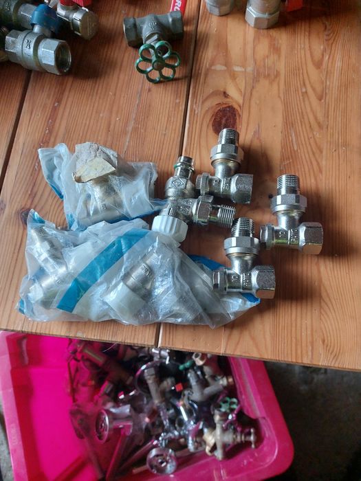 Vând robineți mai multe modele