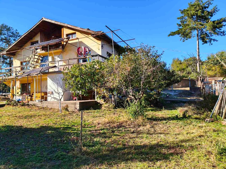 Продава вила в ж.к. Изток над блок 45, гр. Казанлък