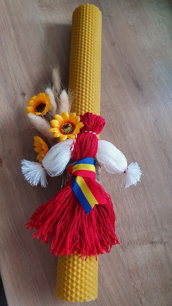 Lumânare din ceară naturală de albine, tip fagure, decor tradițional