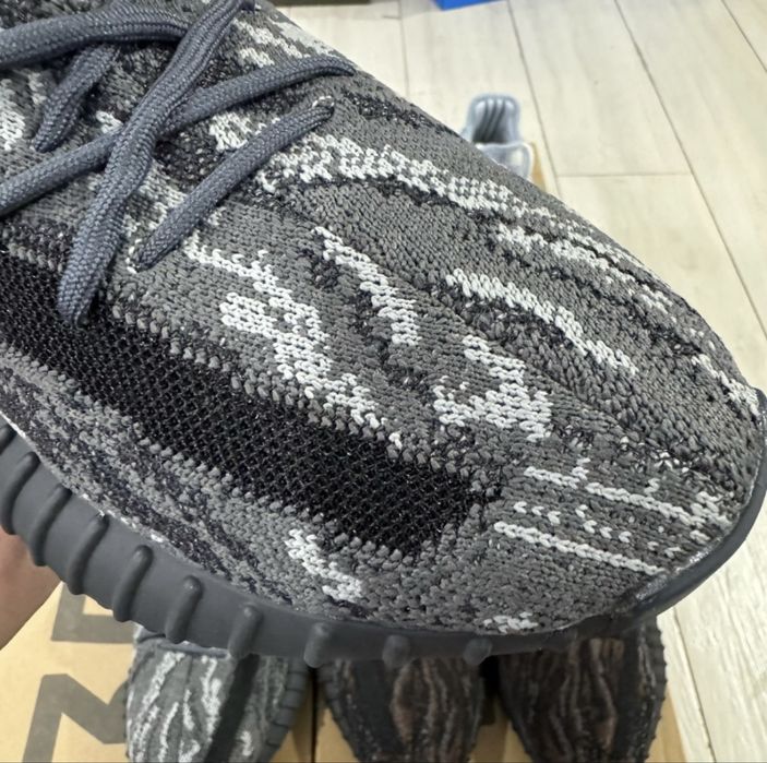 Yeezy 350 v2 dark salt