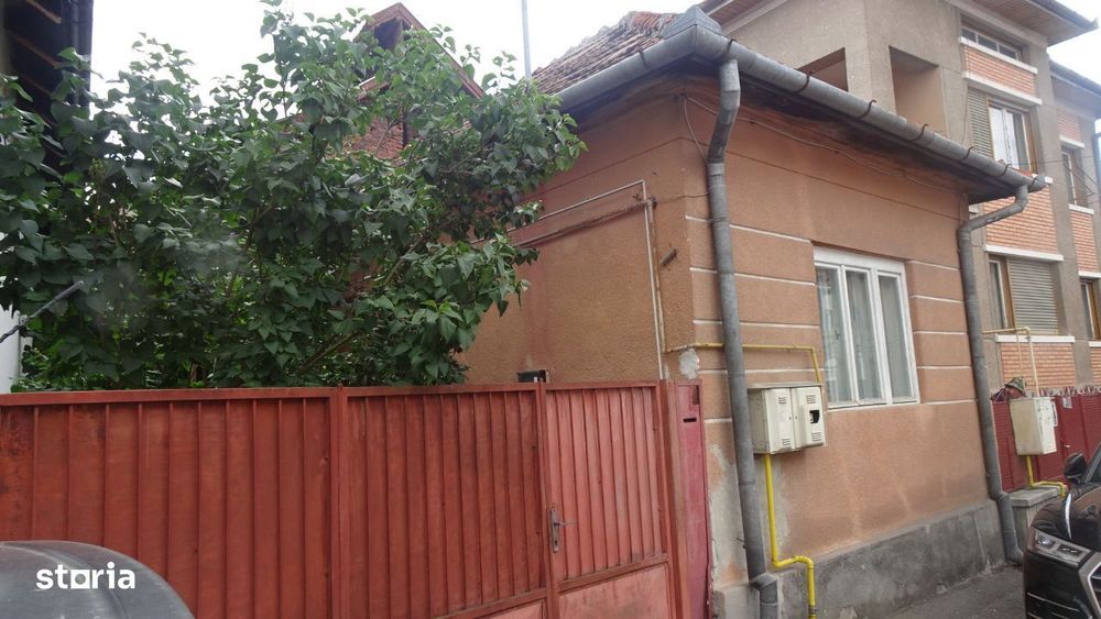 Vand casa in Deva, zona ultracentrala, compusa din 2 corpuri unite,