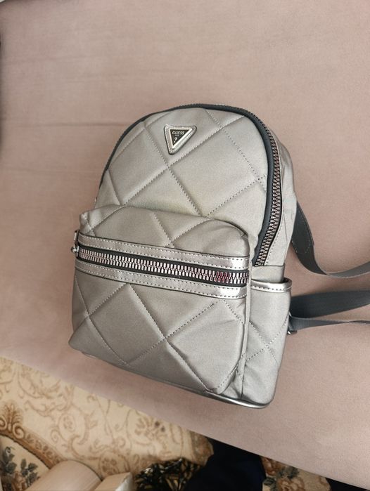 Дамска раница GUESS НОВА